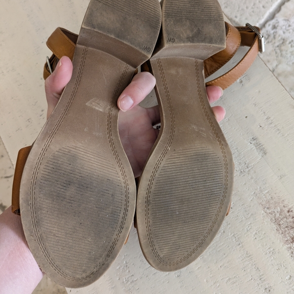 Steve Madden Women's Tan Block Heel KEMMY Sandals, Sz. 7 - Picture 3 of 8